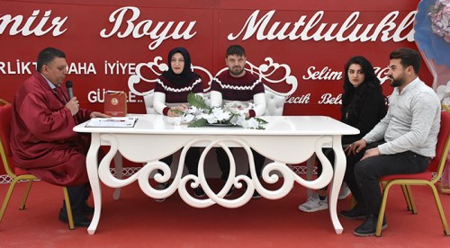 14 Şubat'ta saat 14.00'de evlendiler