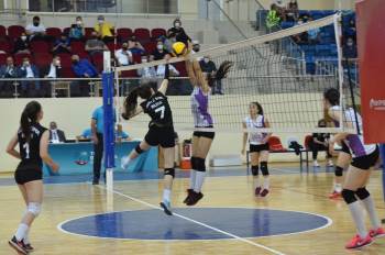 15 Ayın Ardından İlk Resmi Maçlarını Rahat Kazandılar
