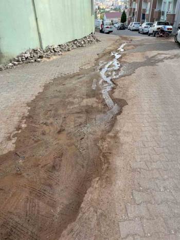 15 Gündür Boşa Akan Su Vatandaşların Tepkisine Neden Oldu
