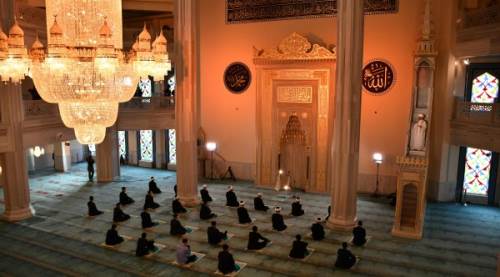 15 Mayıs Cuma Hutbesi Yayımlandı! Diyanet’ten Aile ve Gençlik İçin Dikkat Çeken Mesajlar