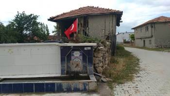 15 Temmuz Demokrasi Şehitleri Günü’Nde Bütün Köyü Bayraklarla Donattılar
