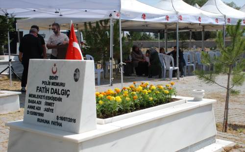 15 Temmuz şehidi Fatih Dalgıç, Eskişehir'de kabri başında anıldı