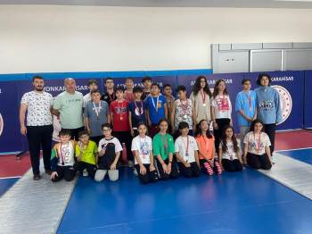 15 Temmuz Şehitleri Anma Haftası Eskrim Müsabakaları Tamamlandı
