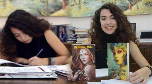 15 yaşında ikinci kitabını da yazdı