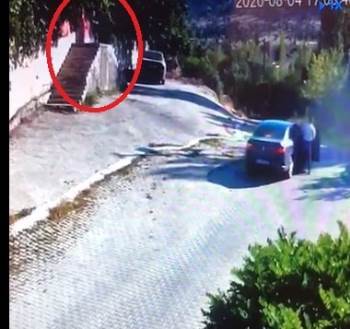 15 Yaşındaki Kız Amcasının Silahlı Saldırı Girişiminden Son Anda Kurtuldu
