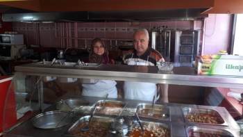 15 Yıldır Karı Koca Ev Yemeği Yapıp Satıyorlar
