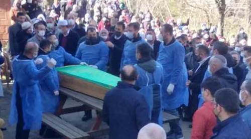 16 yaşında koronavirüse yenik düştü!