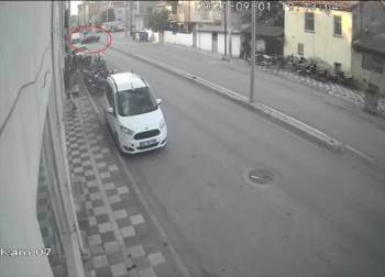 17 Yaşındaki Gencin Ağır Yaralandığı Kaza Güvenlik Kamerasında
