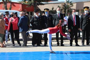 19 Mayıs’Ta Sporcular Hünerleri Sergiledi
