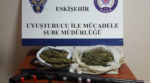 2 kişi uyuşturucudan gözaltına alındı