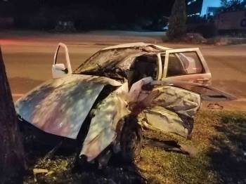 2 Otomobil Çarpıştı. 1’İ Ağır 3 Yaralı
