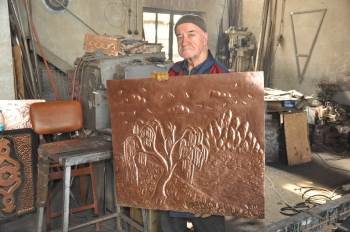 20 Bin Çekiç Darbesiyle Bakırdan Manzara Resmi
