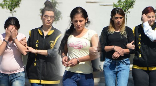 20 ilde hızsızlık yapan 3 kadın yakalandı