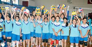 200 sporcu voleybol öğreniyor