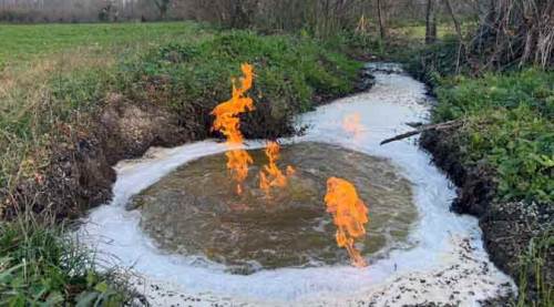 23 Kasım'daki depremin ardından bu su yanmaya başladı!