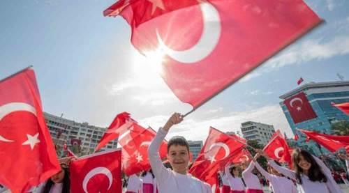 23 NİSAN HANGİ GÜNE DENK GELİYOR? 23 Nisan Okullar, Üniversiteler, Hastaneler Tatil Mi?