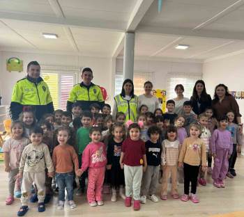 230 Minik Öğrenci Trafik Kurallarıyla Tanıştı
