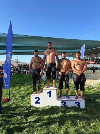 24 Yıl Aradan Sonra Yapılan Güreşlerde Kazananlar Belli Oldu
