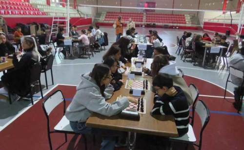 29 Ekim coşkusu satranç turnuvasıyla yaşandı: Eskişehir’de 65 çocuk yarıştı