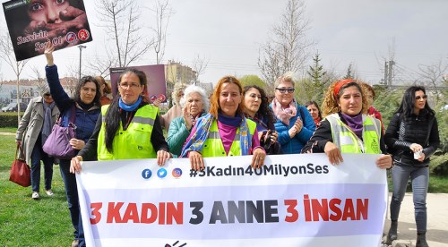 3 kadın tecavüze dur demek için yürüyor!