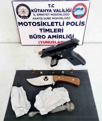 3 Kişinin Üzerinde Ruhsatsız Tabanca Ve Uyuşturucu Bulundu
