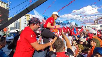 3 Yaşındaki Çocuk Ezilme Tehlikesi Geçirdi
