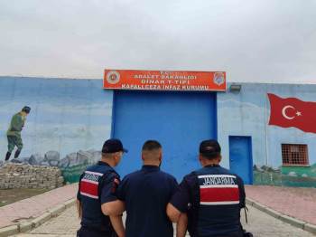3 Yıl 1 Ay 15 Gün Hapis Cezası İle Aranan Şahsı Jandarma Yakaladı
