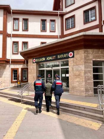 3 Yıl 1 Ay 15 Gün Hapis Cezası İle Aranan Şahsı Jandarma Yakaladı
