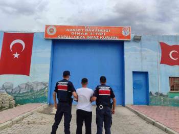3 Yıl 4 Ay Hapis Cezasıyla Aranan Şahsı Jandarma Yakaladı

