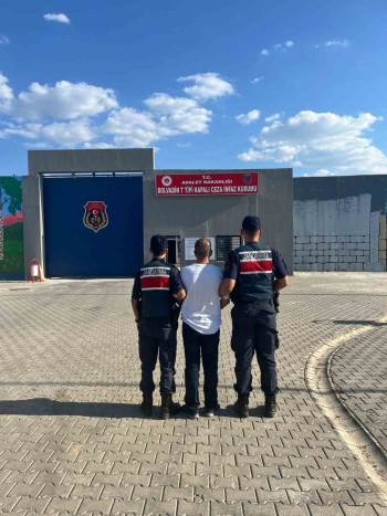 3 Yıl 9 Ay Hapis Cezasıyla Aranan Şahıs Jandarma Tarafından Yakalandı
