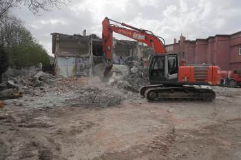 30 Ağustos İlkokulu’Nun Yıkımı Başladı
