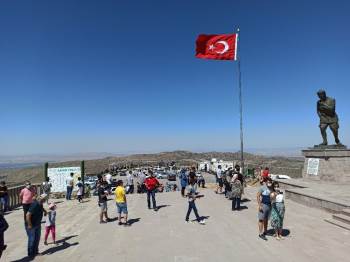 30 Ağustos Zafer Bayramı’Nda Kocatepe’Ye Ziyaretçi Akını
