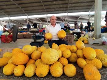 30 Yıldan Beri Yetiştirdiği Kavun Ve Patatesle Geçimini Sağlıyor

