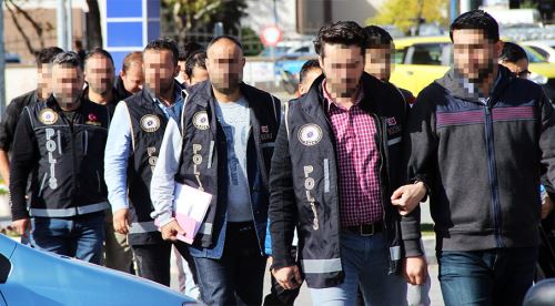 32 şüpheliden 11'i FETÖ'den tutuklandı