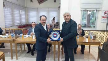 34 Yıllık Eğitimci Başarılı Müdür Sezer’E Veda Yemeği
