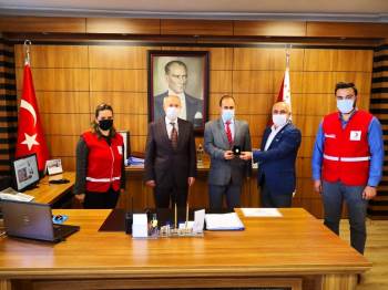 38 Kez Kan Bağışında Bulunan Polis Memuruna ’Altın Madalya’ İle Ödüllendirildi
