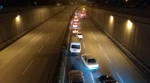 4 araç birbirine girdi 3 kişi yaralandı
