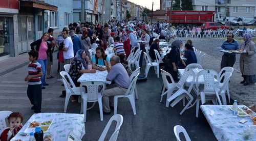 4 BİN 600 KİŞİLİK İFTAR YEMEĞİ