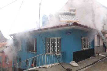 4 Kişilik Aile Yangından Canlarını Komşularının Yardımıyla Kurtardı
