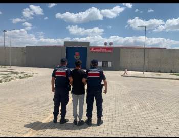 4 Yıl 2 Ay Hapis Cezasıyla Aranan Şahsı Jandarma Yakaladı
