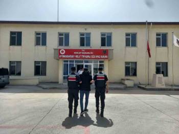 4 Yıl 4 Ay 15 Gün Hapis Cezası İle Aranan Şahsı Jandarma Yakaladı
