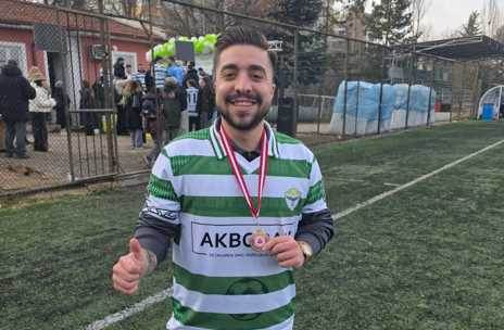 4 yıl sonra futbola geri döndü