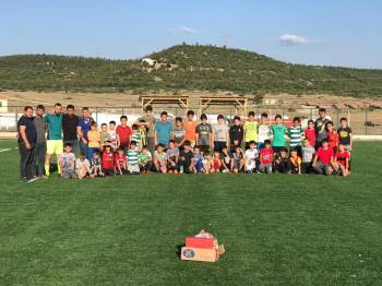 40 Öğrenci Yaz Futbol Okulunda Eğitim Görüyor
