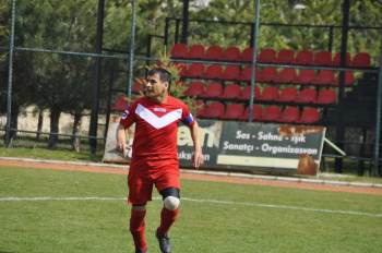 43 Yıldır Kariyerini Sürdüren 59 Yaşındaki ’Futbol Çınarı’Nın Öyküsü
