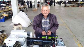 45 Yıldır Seyyar Dikiş Makinesi Tamirciliği Yapıyor
