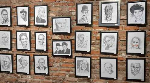 5- Renk Hayat” kara kalem sergisi açıldı