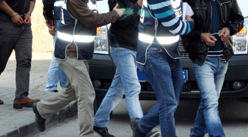 5 adrese eş zamanlı baskın: 5 gözaltı