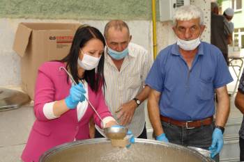 5 Bin Kişiye Aşure İkramı Yapıldı
