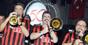 5 eser finale kaldı