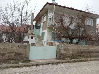 5 Gün Önce Kaybolan Minik Köpeğini Gece Gündüz Arıyor
